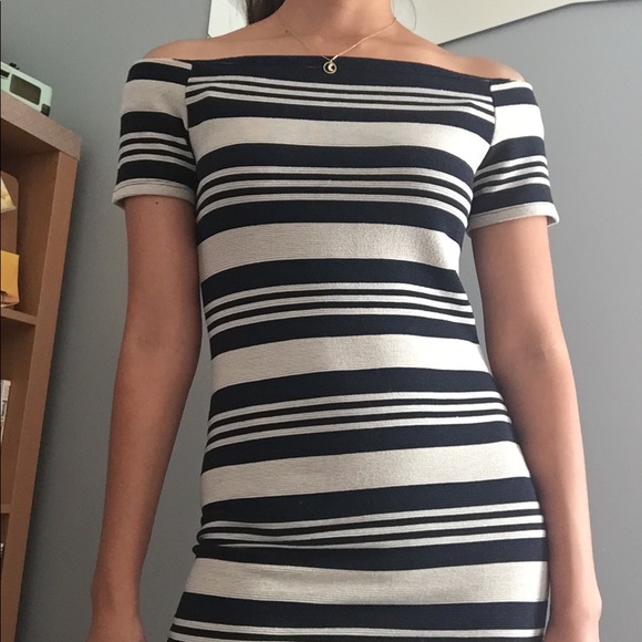 Topshop Dresses & Skirts - 👗TOPSHOP off-the-shoulder sheath dress👗